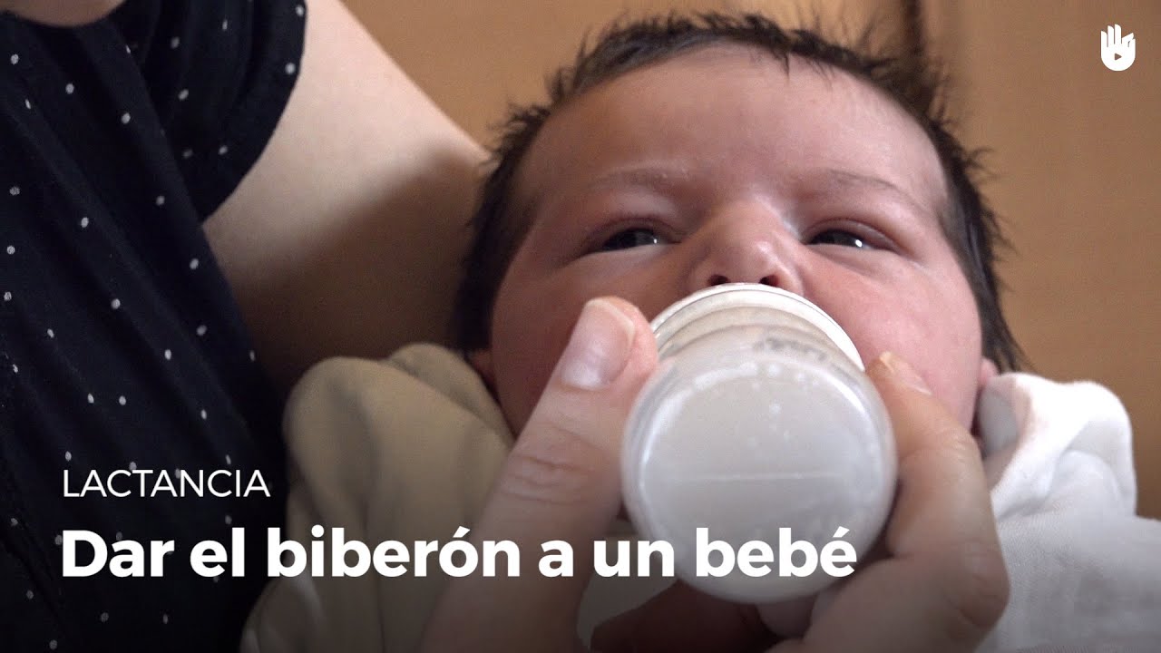 como dar biberon a un bebe